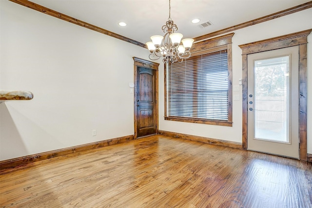 1023 Winding Creek Dr, Kennedale, TX 76060 - unfurnished room with crown molding, a chandelier, light wood-style floors, and recessed lighting