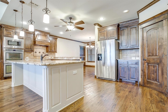 1023 Winding Creek Dr, Kennedale, TX 76060 - kitchen with appliances with stainless steel finishes, custom range hood, ceiling fan, tasteful backsplash, and recessed lighting