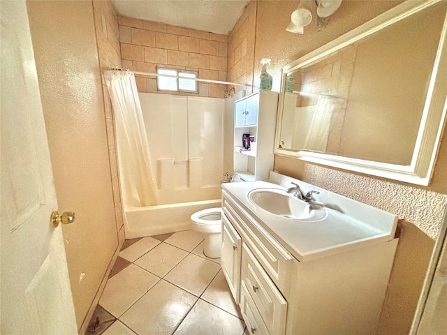 870 SW 4th St, Paris, TX 75460 - full bath featuring vanity, shower / bathtub combination with curtain, a textured wall, and tile patterned flooring