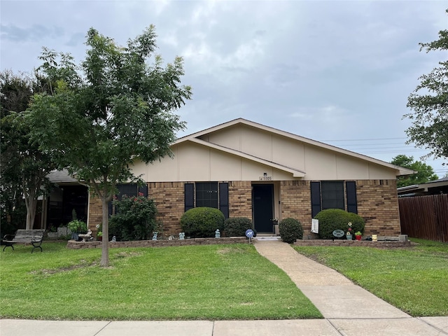 5505 Miami Dr, Rowlett, TX 75088 - single story home featuring brick siding