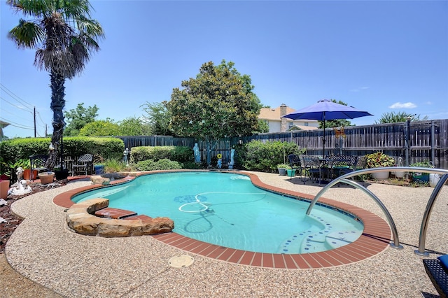 2031 Deepwood St, Mesquite, TX 75181 - view of swimming pool featuring a fenced backyard and a patio