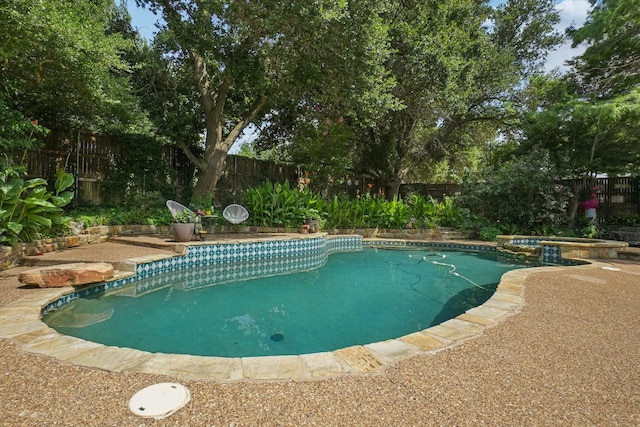 5229 Brettenmeadow Dr, Grapevine, TX 76051 - view of swimming pool with a fenced backyard and a pool with connected hot tub