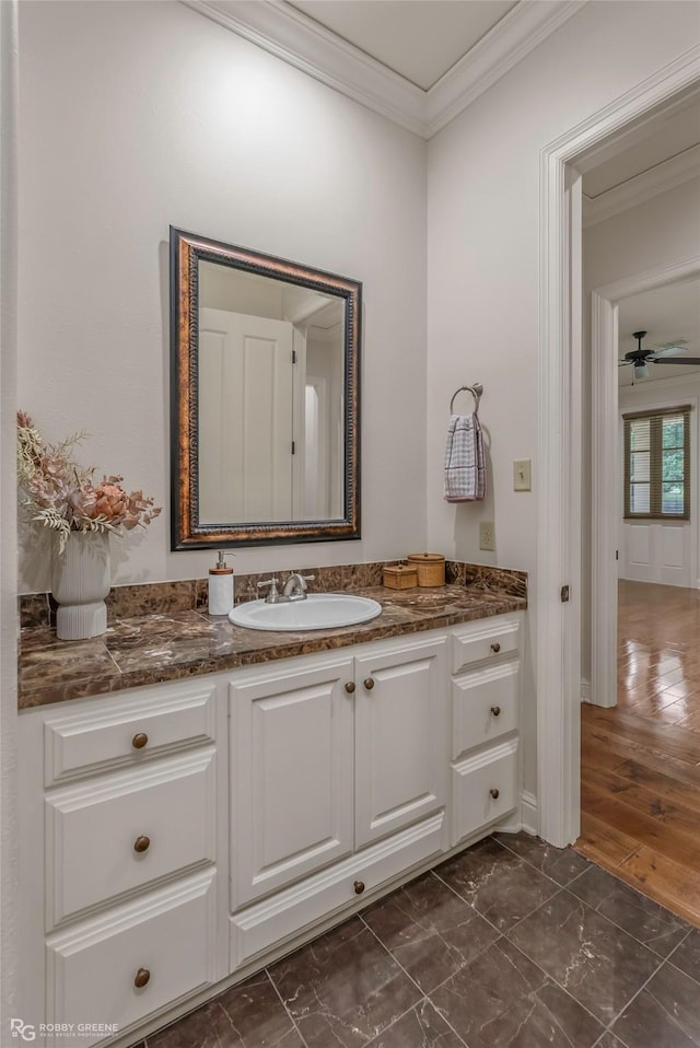 1078 Waters Edge Cir, Shreveport, LA 71106 - bathroom featuring ornamental molding and vanity