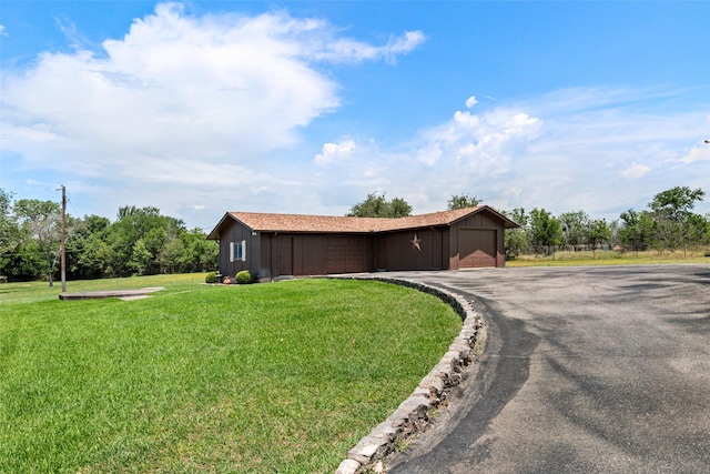 3503 Red Bud Dr, Weatherford, TX 76087 - view of side of property with a lawn, asphalt driveway, and a garage