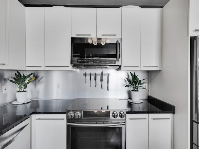 1122 Jackson St Unit 1103, Dallas, TX 75202 - kitchen with stainless steel appliances, white cabinetry, dark countertops, tasteful backsplash, and modern cabinets