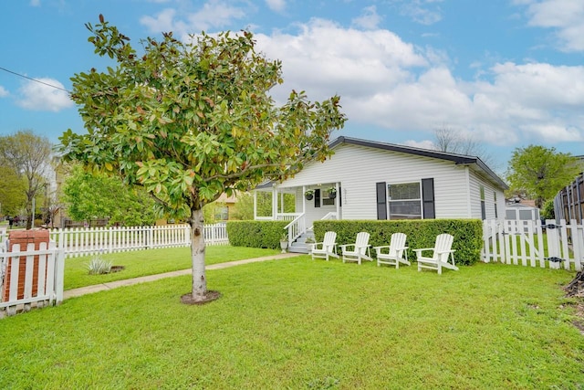 5712 Hudson St, Dallas, TX 75206 - view of front facade with a fenced backyard