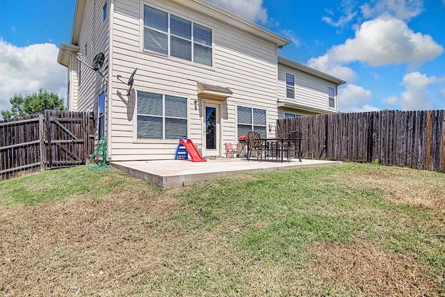 7400 Howling Coyote Ln, Fort Worth, TX 76131 - rear view of house featuring a patio area and a fenced backyard