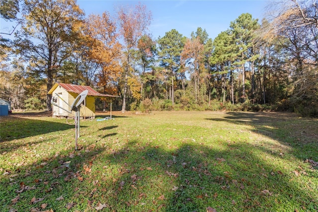 1054 Frontage Rd, Minden, LA 71055 - view of grassy yard with a shed
