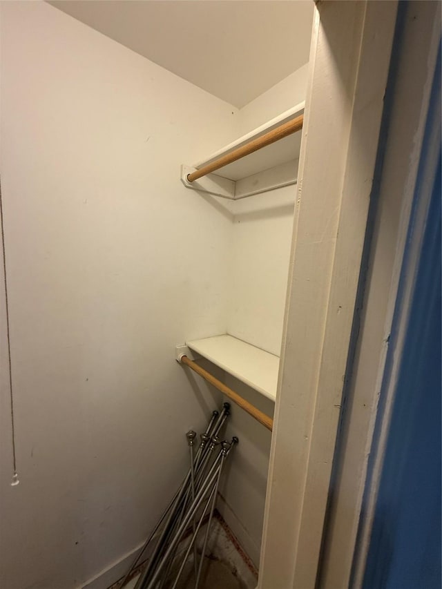 709 Highland Dr, Palestine, TX 75801 - view of walk in closet