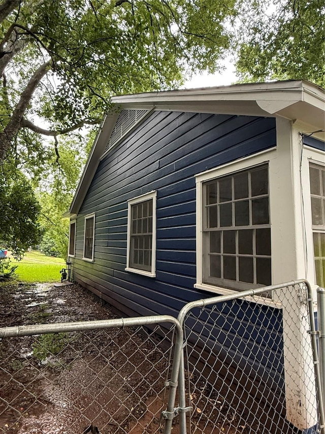 709 Highland Dr, Palestine, TX 75801 - view of side of home