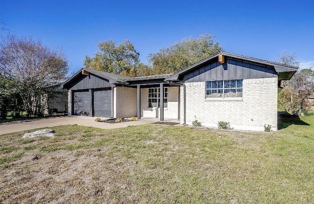 3501 NE 10th St, Mineral Wells, TX 76067 - single story home with a garage, a front yard, and driveway