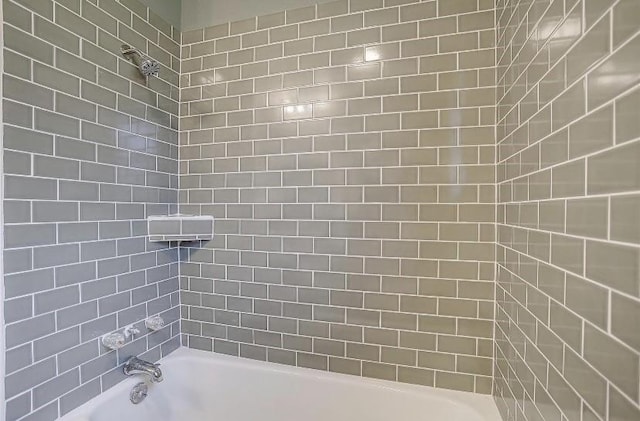3501 NE 10th St, Mineral Wells, TX 76067 - full bath with bathing tub / shower combination