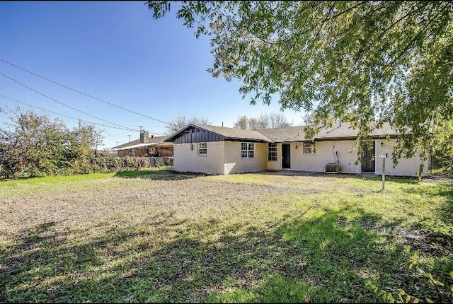 3501 NE 10th St, Mineral Wells, TX 76067 - back of house with a yard