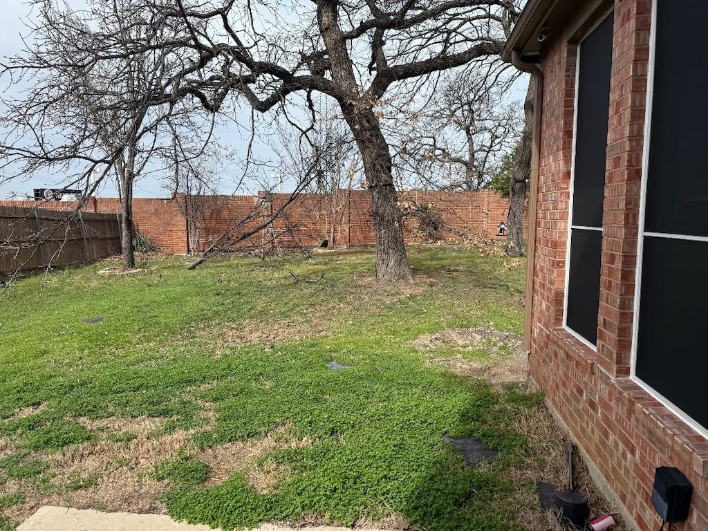 2011 Fair Oaks Cir, Corinth, TX 76210 - view of yard
