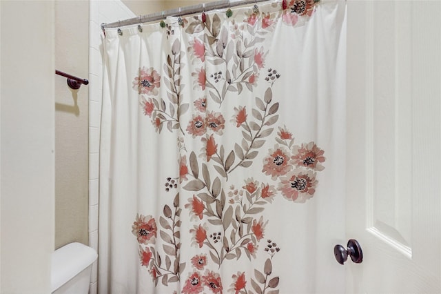 5768 Gallant Run, Frisco, TX 75033 - full bathroom featuring toilet and a shower with curtain