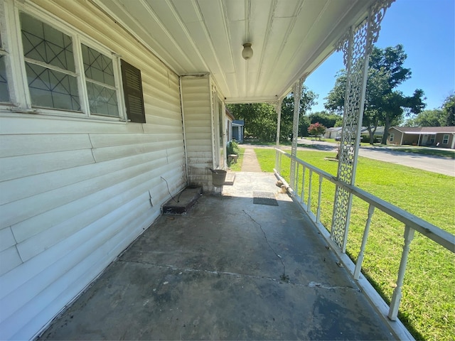 6812 Lakeside Dr, Lake Worth, TX 76135 - view of patio / terrace
