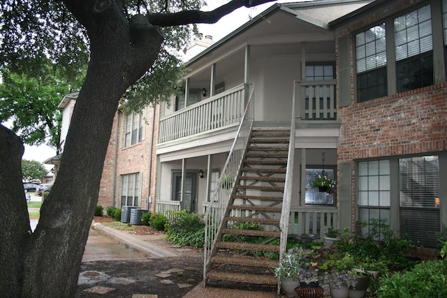 3101 Townbluff Dr Unit 822, Plano, TX 75075 - view of property featuring stairs