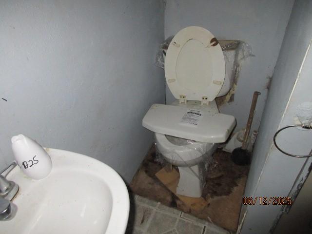 3779 Jones Rd, Haughton, LA 71037 - bathroom with toilet and a sink
