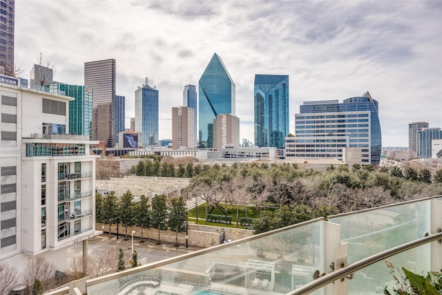 1918 Olive St Unit 502, Dallas, TX 75201 - skyline view