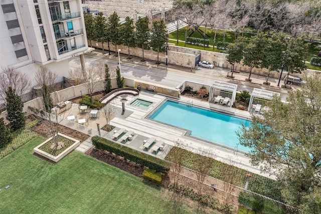 1918 Olive St Unit 502, Dallas, TX 75201 - community pool featuring a community hot tub and a patio