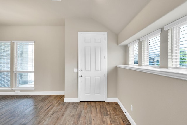 350 Windsor St, Waxahachie, TX 75165 - entrance foyer featuring wood finished floors and vaulted ceiling