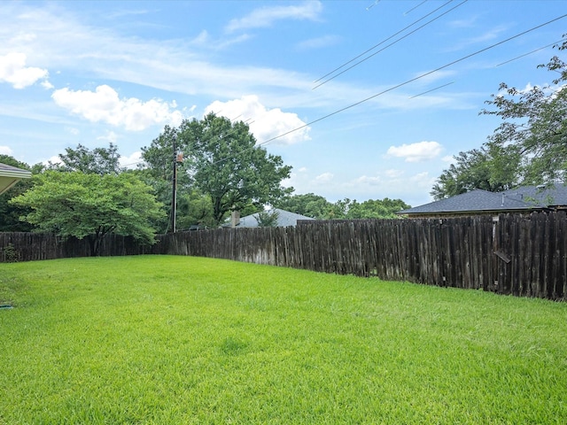 1704 Charlottesville Dr, Ennis, TX 75119 - view of fenced backyard