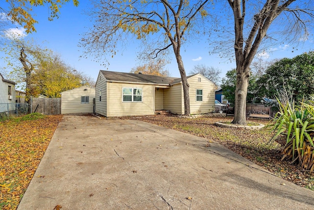 1725 Engle Ave, Dallas, TX 75224 - view of front of property featuring concrete driveway