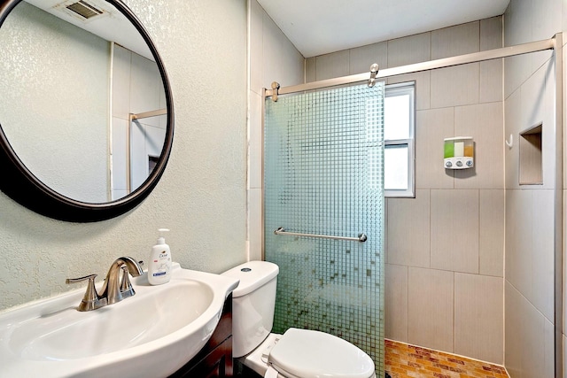 1725 Engle Ave, Dallas, TX 75224 - bathroom featuring a shower stall and a textured wall