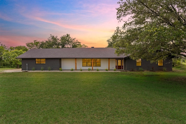 1012 W Trinity St, Groesbeck, TX 76642 - single story home with a lawn