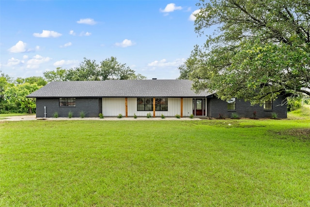 1012 W Trinity St, Groesbeck, TX 76642 - single story home with a front lawn and board and batten siding