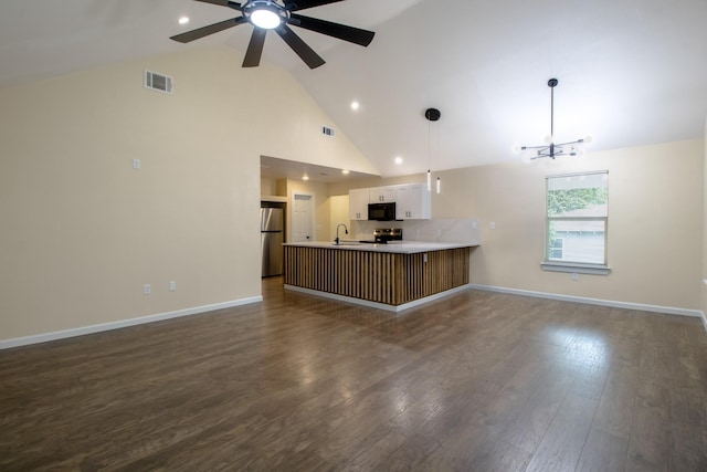 3127 Mcdermott Ave, Dallas, TX 75215 - kitchen with freestanding refrigerator, open floor plan, a chandelier, a ceiling fan, and a peninsula