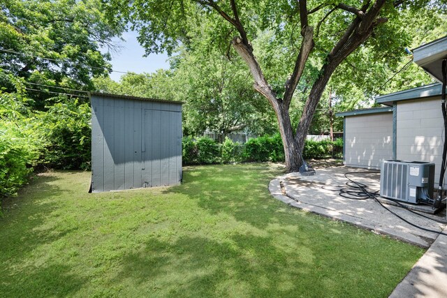 1308 Edgecliff Rd, Fort Worth, TX 76134 - view of yard featuring a patio and a storage shed