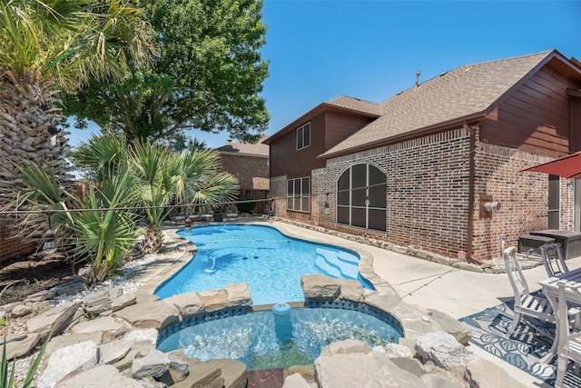 2621 Princeton Dr, Flower Mound, TX 75022 - view of pool featuring a fenced backyard, a pool with connected hot tub, and a patio