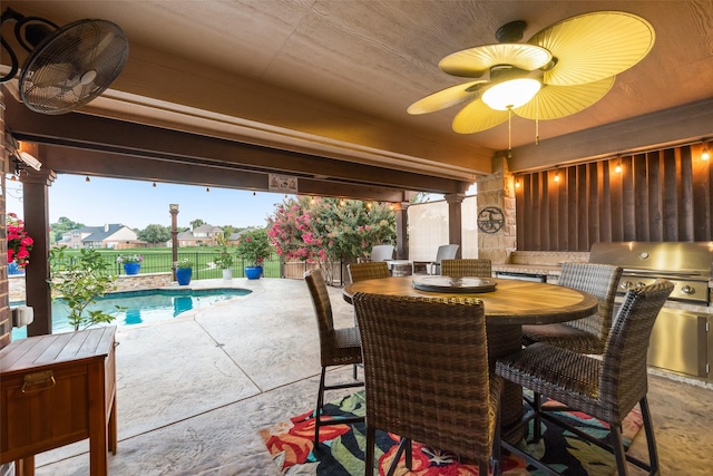 5005 Parkplace Dr, Denton, TX 76226 - fenced backyard with a patio area, an outdoor kitchen, a ceiling fan, and outdoor dining area