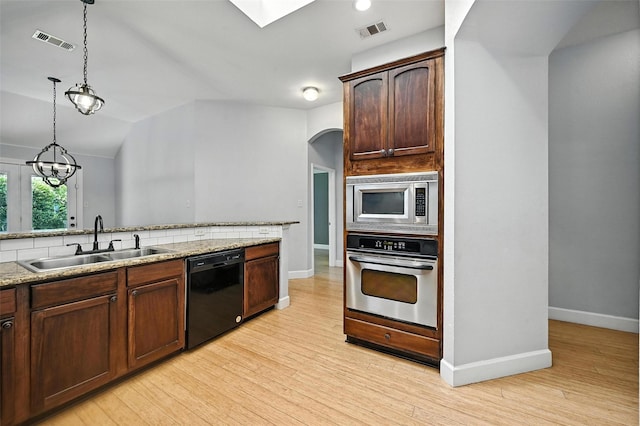 4917 Summer Oaks Ln, Fort Worth, TX 76123 - kitchen with stainless steel appliances, light wood finished floors, decorative backsplash, decorative light fixtures, and lofted ceiling