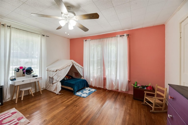 206 E Park, Italy, TX 76651 - bedroom featuring wood finished floors and a ceiling fan