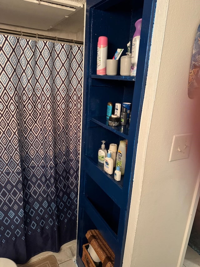 5611 Harvest Hill Rd Unit 1012, Dallas, TX 75230 - full bath featuring curtained shower and tile patterned floors