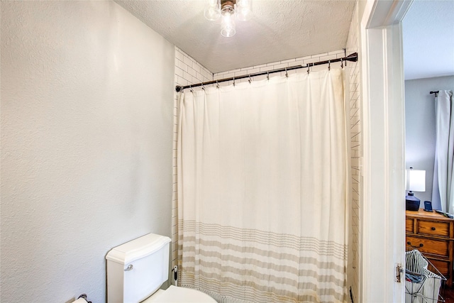 929 Church St, Sulphur Springs, TX 75482 - full bath with a textured ceiling, a shower with curtain, and a textured wall