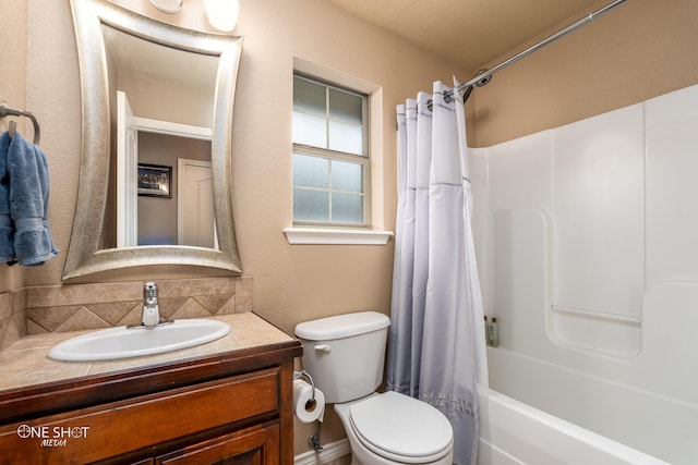 217 Sugarloaf Ave, Abilene, TX 79602 - full bathroom featuring vanity, shower / bathtub combination with curtain, and backsplash