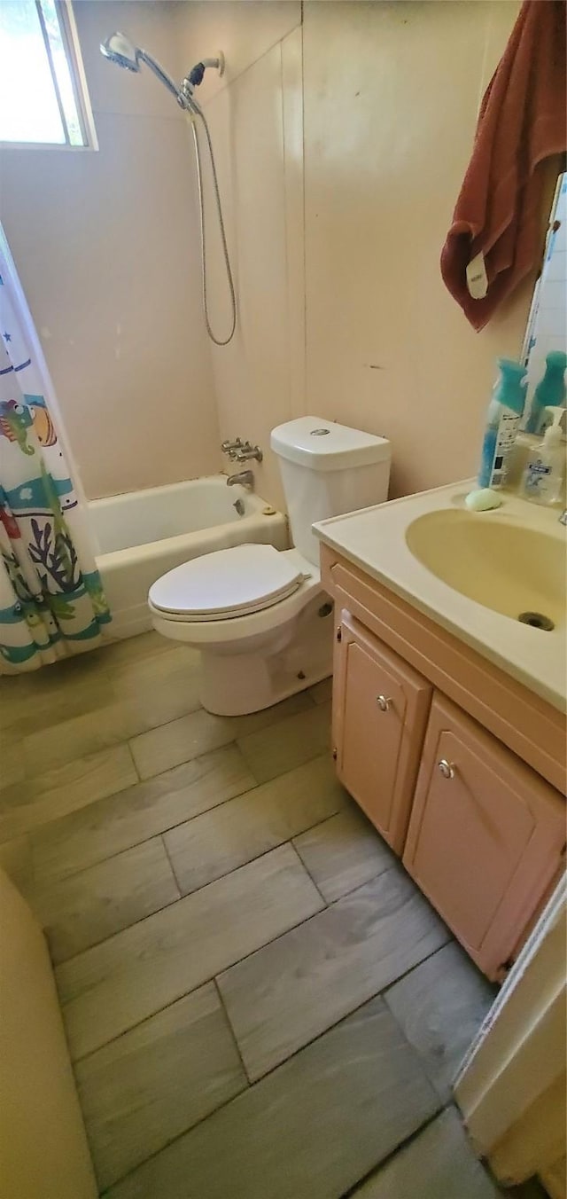 605 N Davis Dr, Arlington, TX 76012 - bathroom with vanity and shower / bathtub combination with curtain