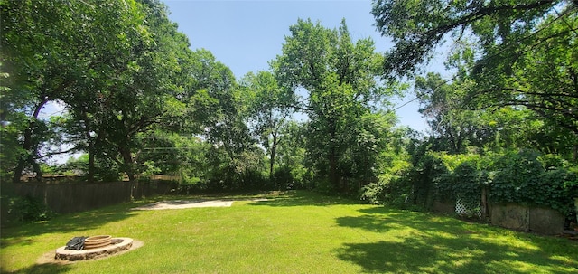 605 N Davis Dr, Arlington, TX 76012 - fenced backyard featuring a fire pit