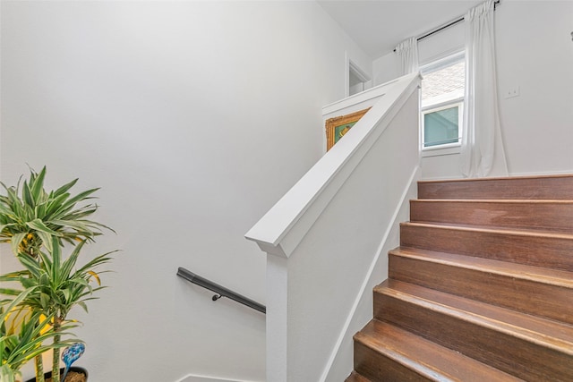 2340 Starks Ave, Dallas, TX 75215 - view of stairs