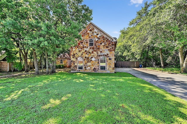 109 Lauren Ln, Pottsboro, TX 75076 - view of front of house featuring stone siding and driveway