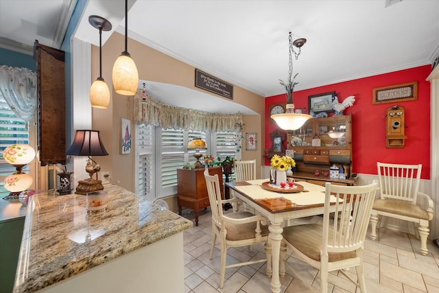 1121 W 3rd Ave, Corsicana, TX 75110 - dining area featuring crown molding