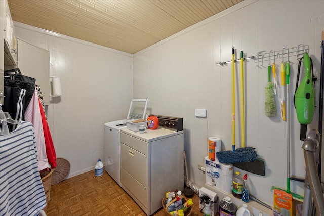 1121 W 3rd Ave, Corsicana, TX 75110 - laundry room featuring washing machine and dryer, crown molding, and wooden ceiling