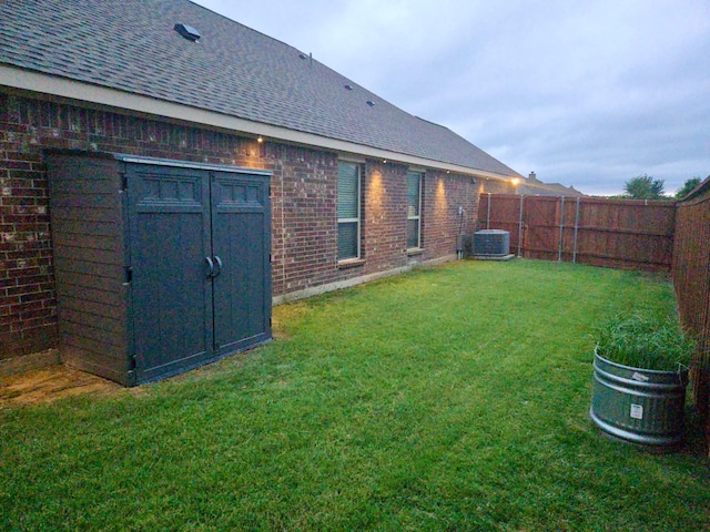 641 Woodridge Dr, Oak Point, TX 75068 - fenced backyard with a shed