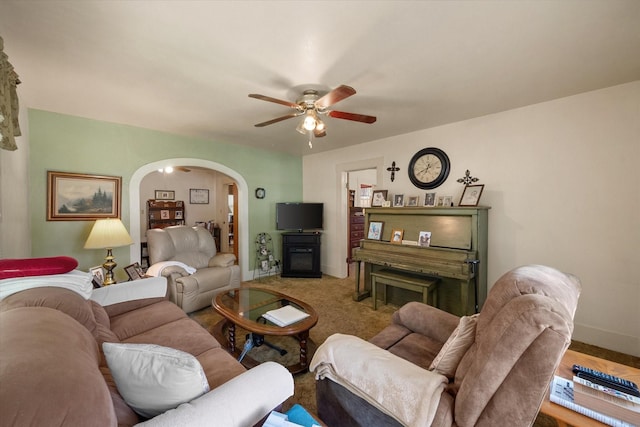 110 Woodland Ave, Corsicana, TX 75110 - living room featuring arched walkways and ceiling fan