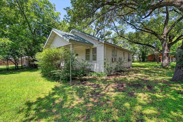 110 Woodland Ave, Corsicana, TX 75110 - view of side of property featuring a yard