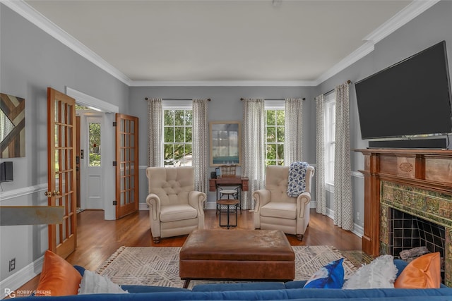 539 Atkins Ave, Shreveport, LA 71104 - living area featuring wood finished floors, a fireplace, and ornamental molding