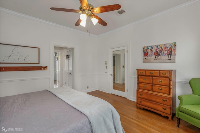 539 Atkins Ave, Shreveport, LA 71104 - bedroom with wood finished floors, ornamental molding, and ceiling fan